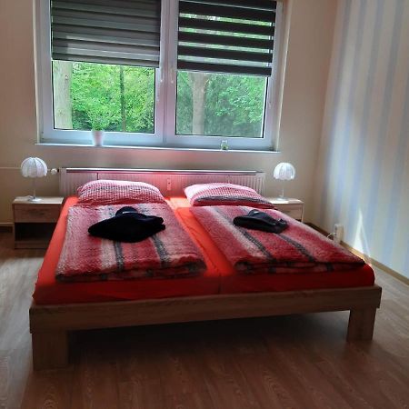 Ferienwohnung "Am Schlosspark" Neetzow Esterno foto